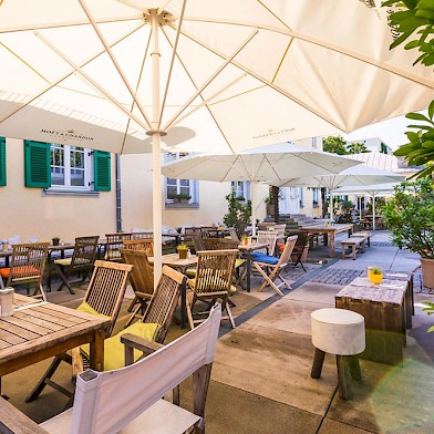 koenigsterrasse-eventlocation-cafe-reitschule